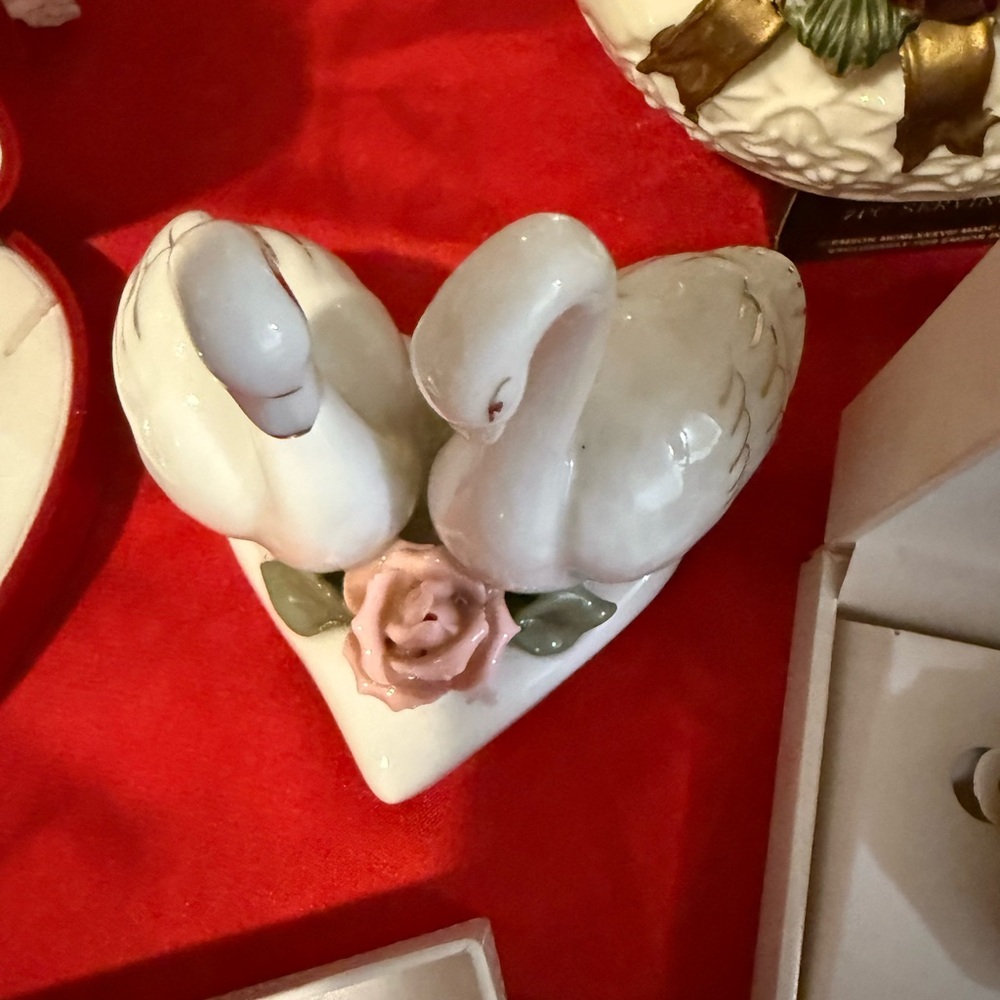 Elegant Vintage White Swan Figurine with Pink Rose